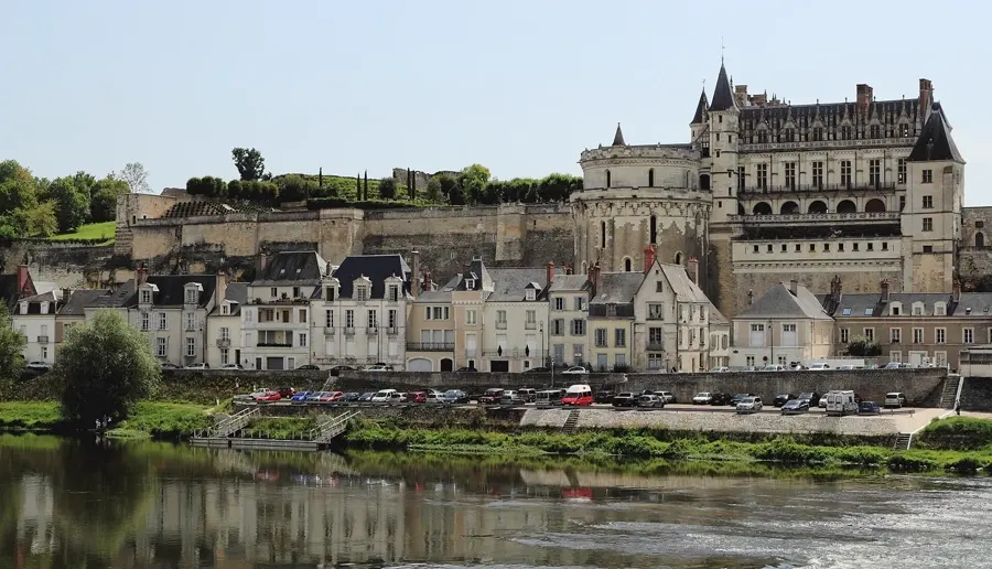 Château royal d'Amboise surplombant la Loire